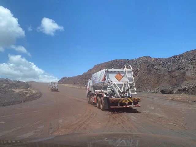 Camión-planta MMU transportando Nitrato de Amonio en mina